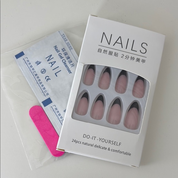 Do-it-yourself 24 pcs natural comfortable Black-tip nail - Picture 1 of 3